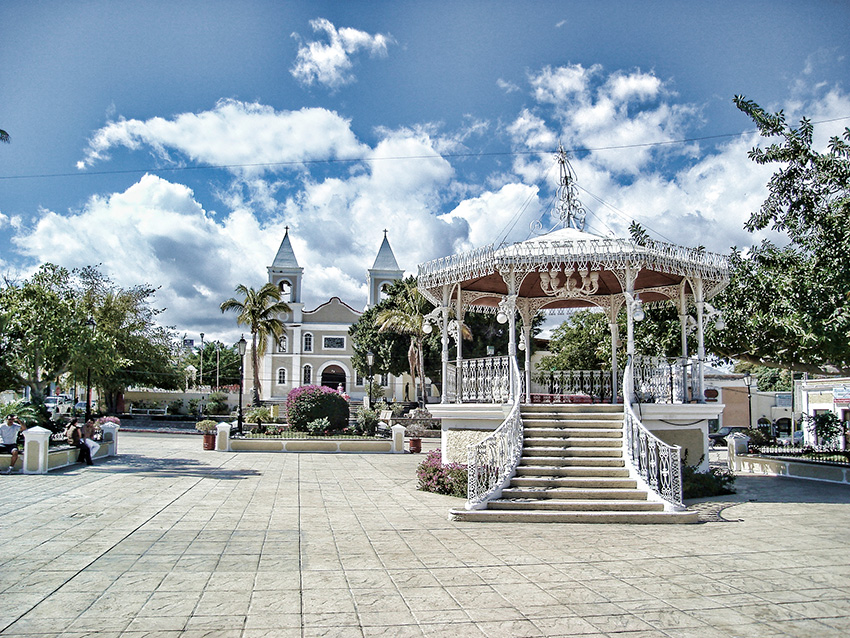 Plaza e iglesia San José del Cabo